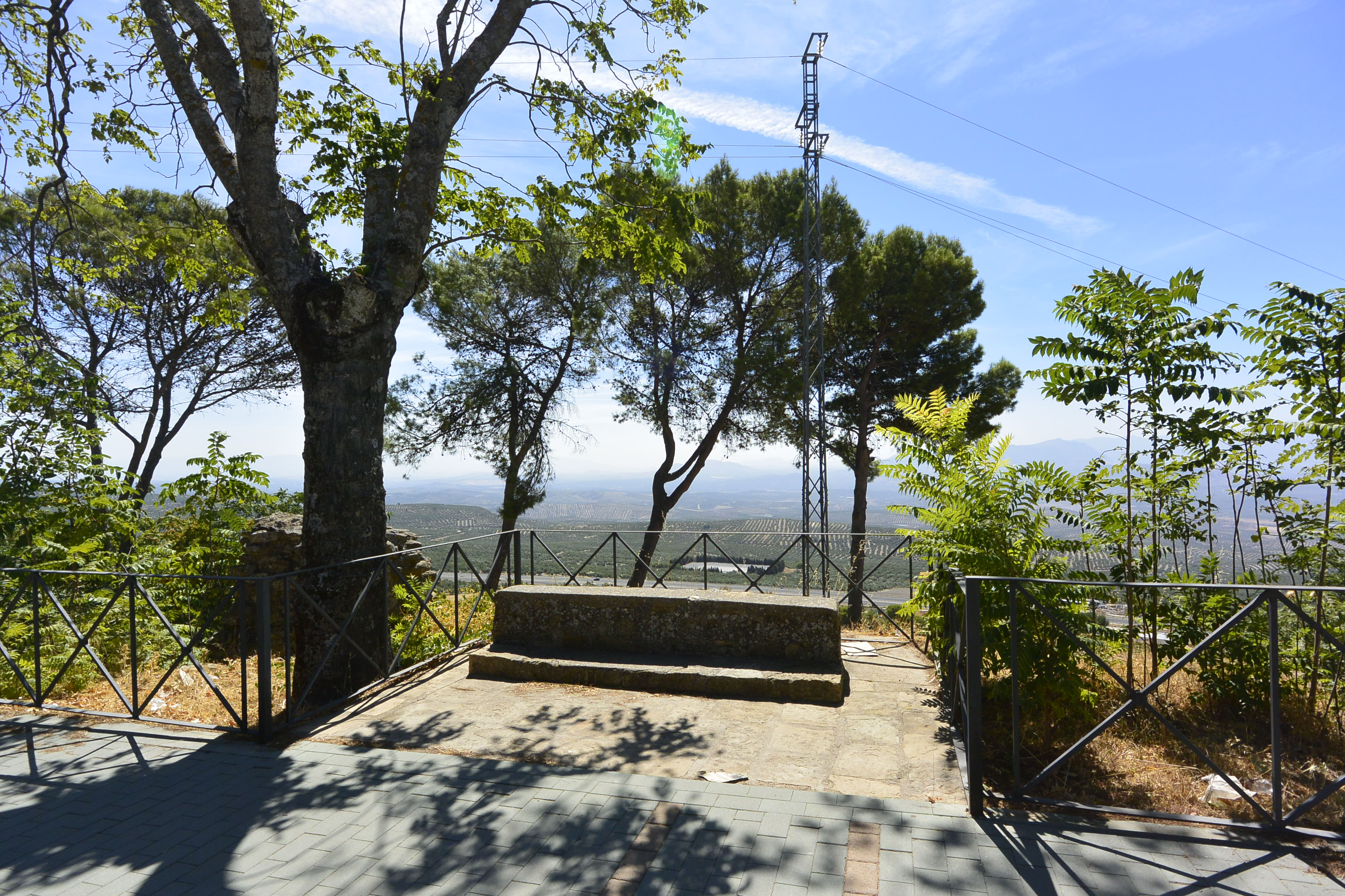 Vistas desde el Paseo Antonio Machado - Entorno monumento